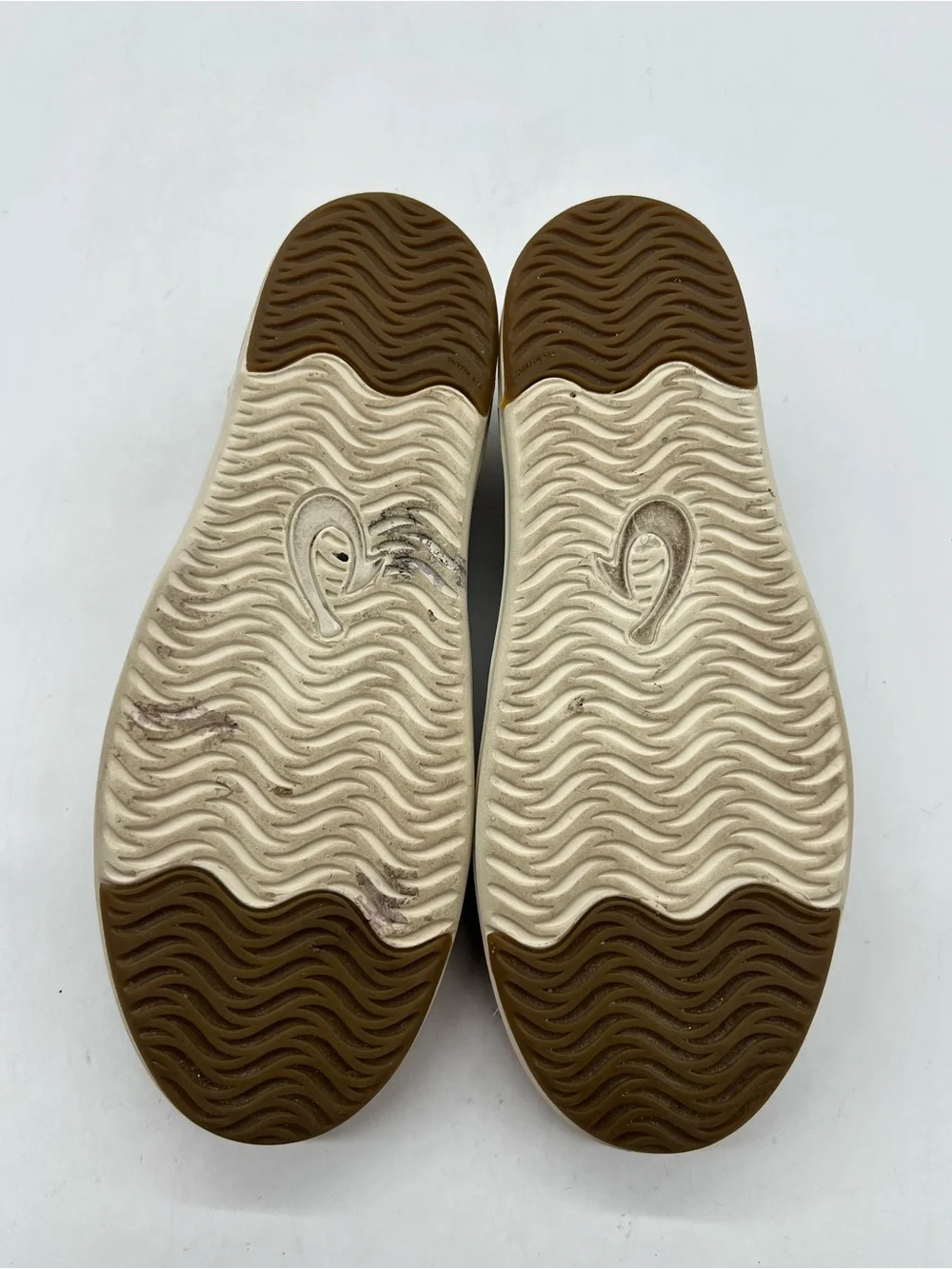 OluKai Kakaha Men’s Sz 10 Brown Leather Casual Comfort Slip On Loafers Shoes.
